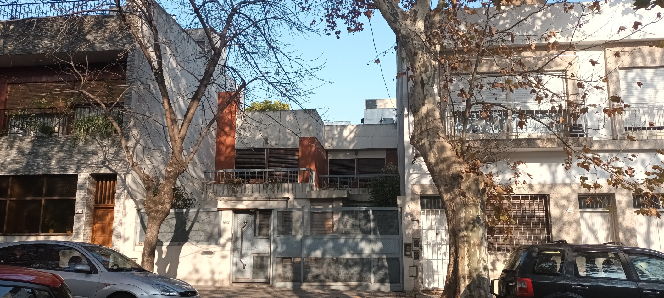 Casa en venta de 5 ambientes en Villa Urquiza con parque y pileta sobre lote propio 
