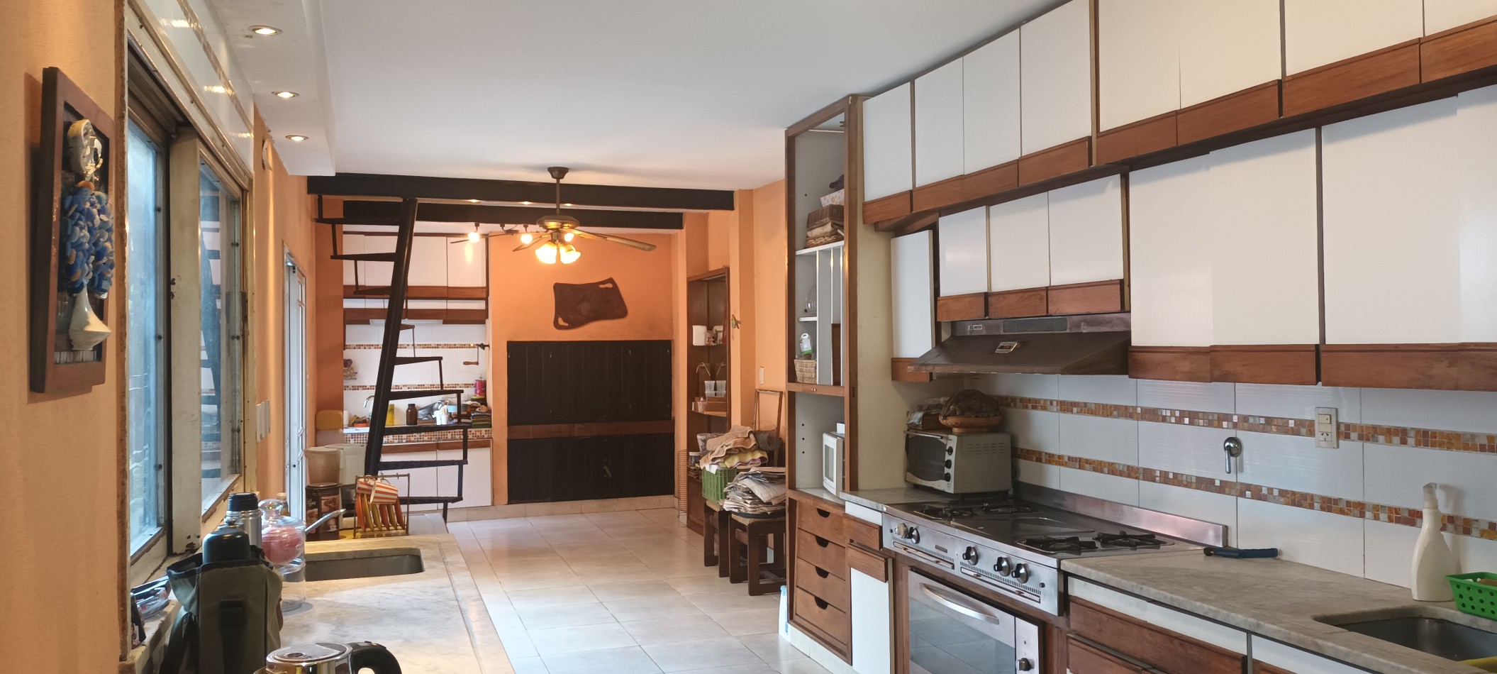 Casa en venta de 5 ambientes en Villa Urquiza con parque y pileta sobre lote propio 