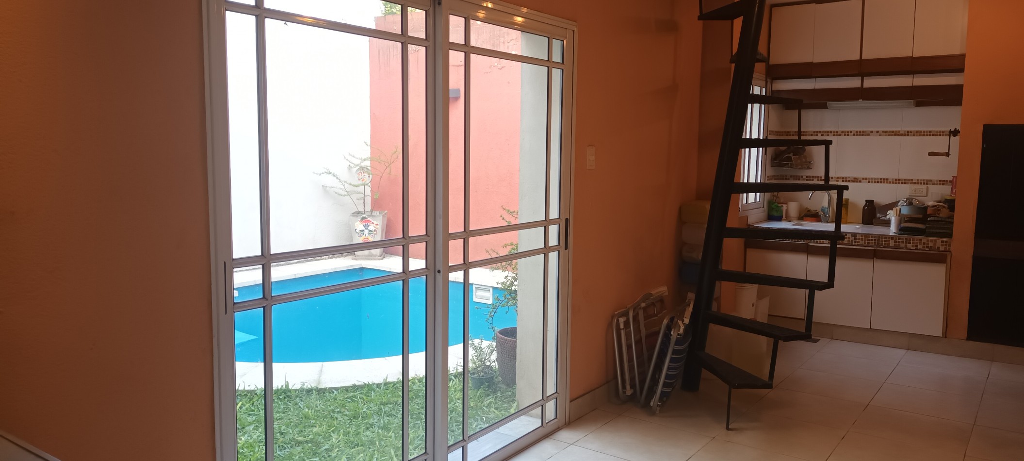 Casa en venta de 5 ambientes en Villa Urquiza con parque y pileta sobre lote propio 