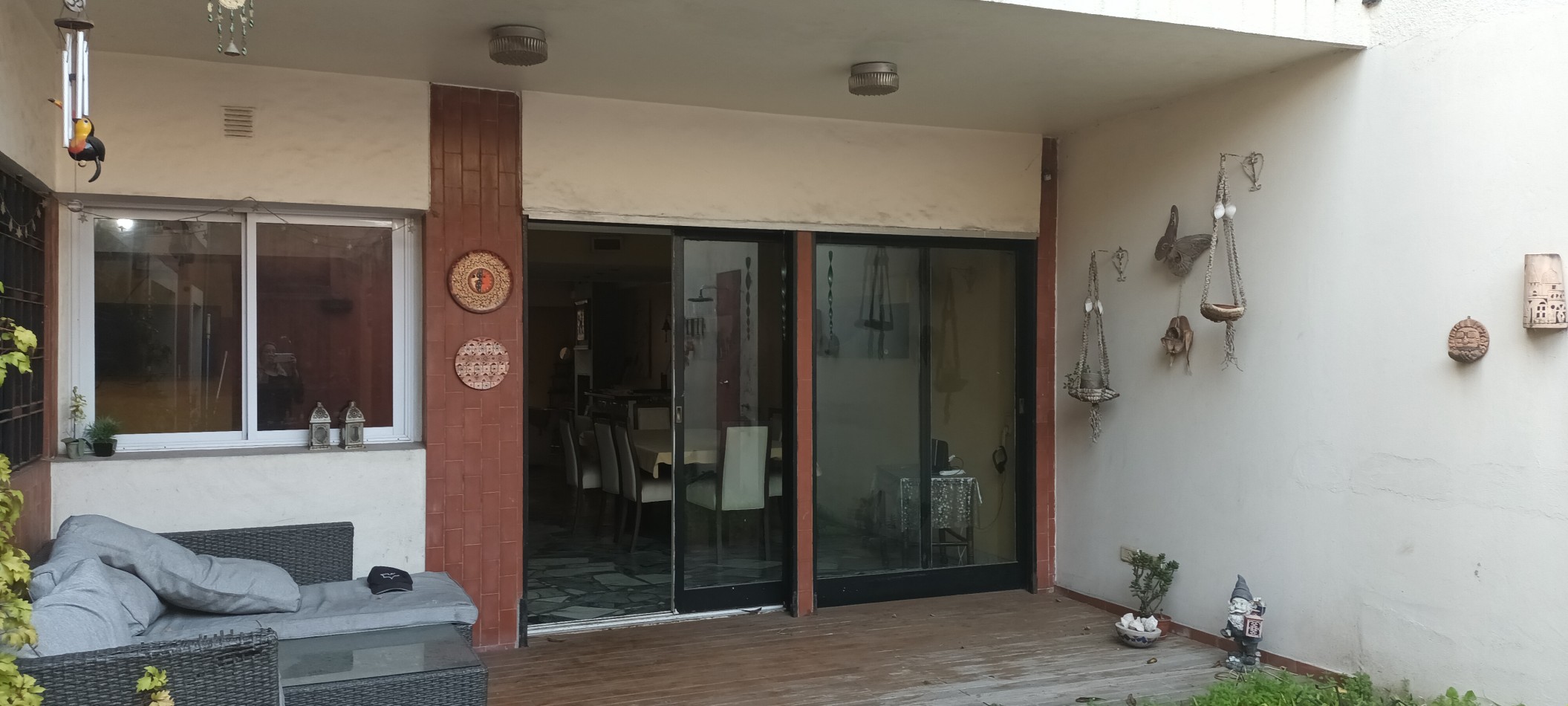 Casa en venta de 5 ambientes en Villa Urquiza con parque y pileta sobre lote propio 