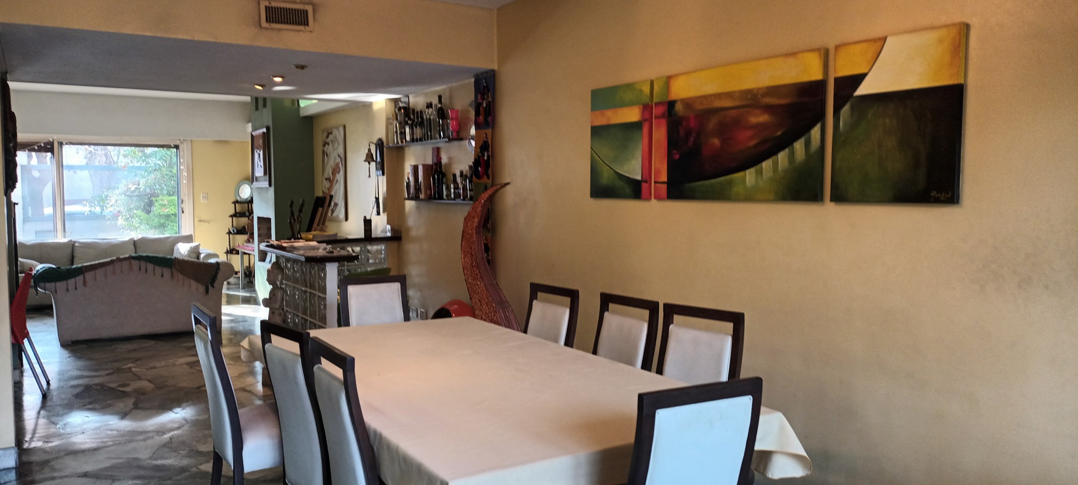 Casa en venta de 5 ambientes en Villa Urquiza con parque y pileta sobre lote propio 