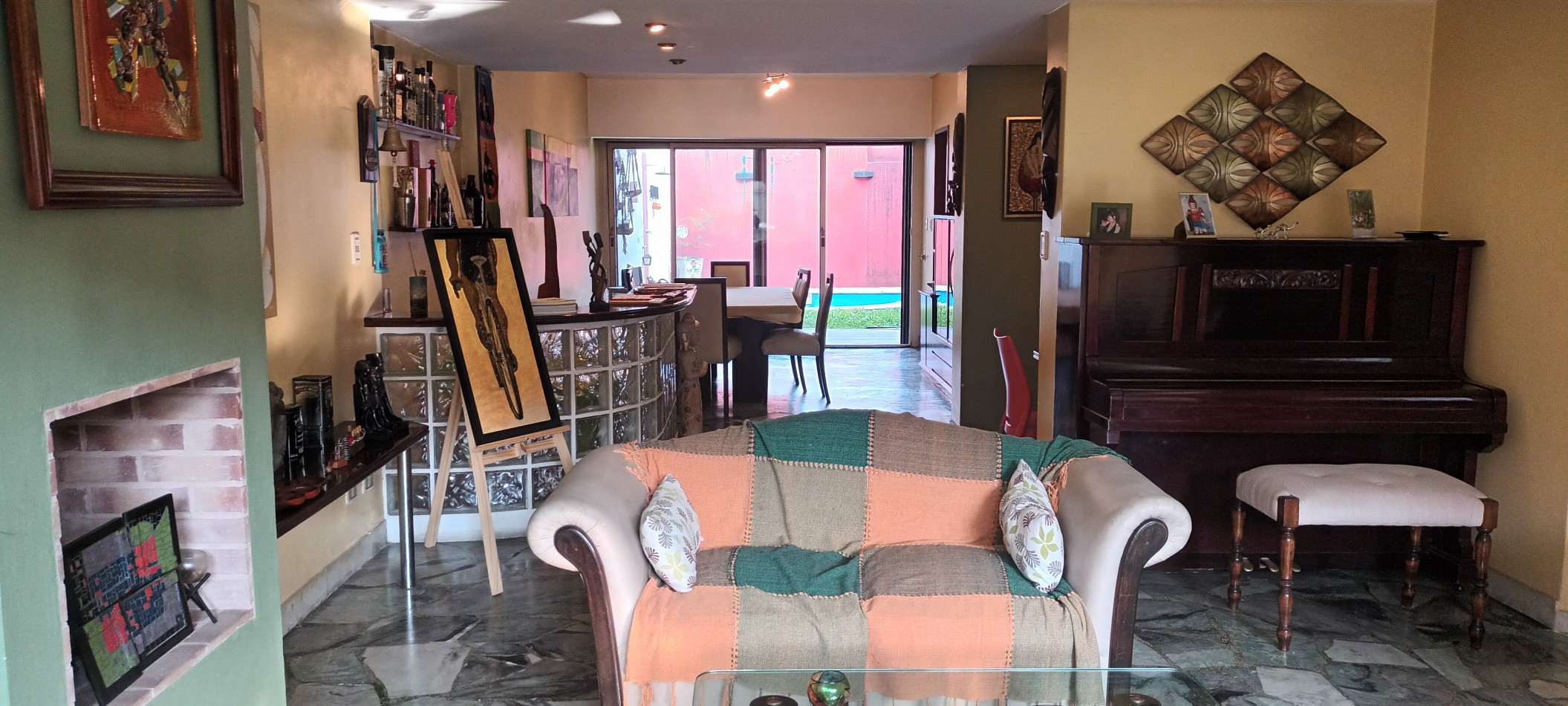 Casa en venta de 5 ambientes en Villa Urquiza con parque y pileta sobre lote propio 
