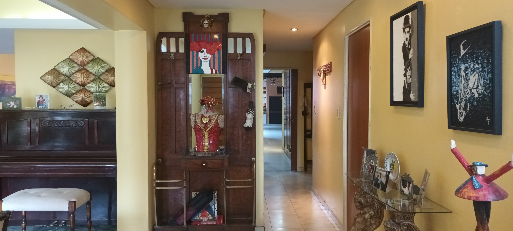 Casa en venta de 5 ambientes en Villa Urquiza con parque y pileta sobre lote propio 