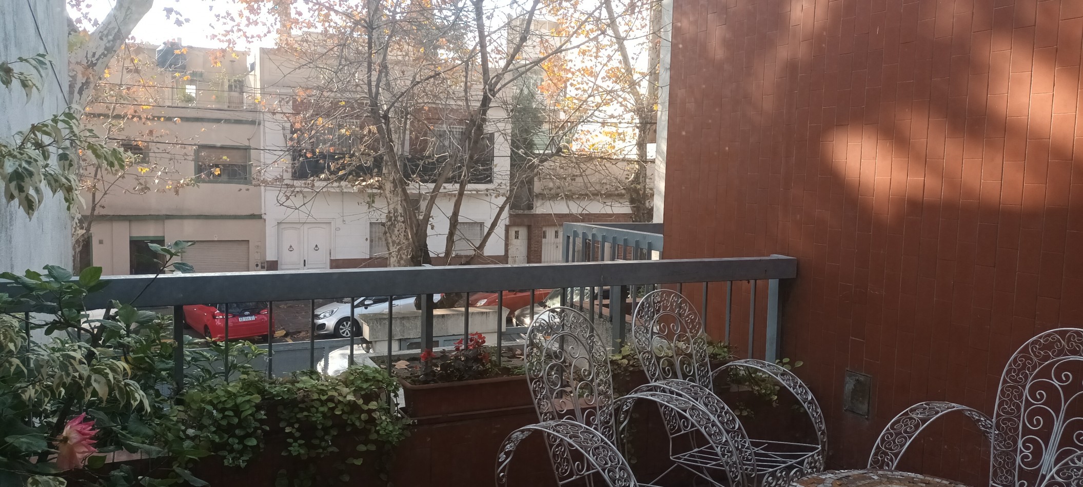Casa en venta de 5 ambientes en Villa Urquiza con parque y pileta sobre lote propio 