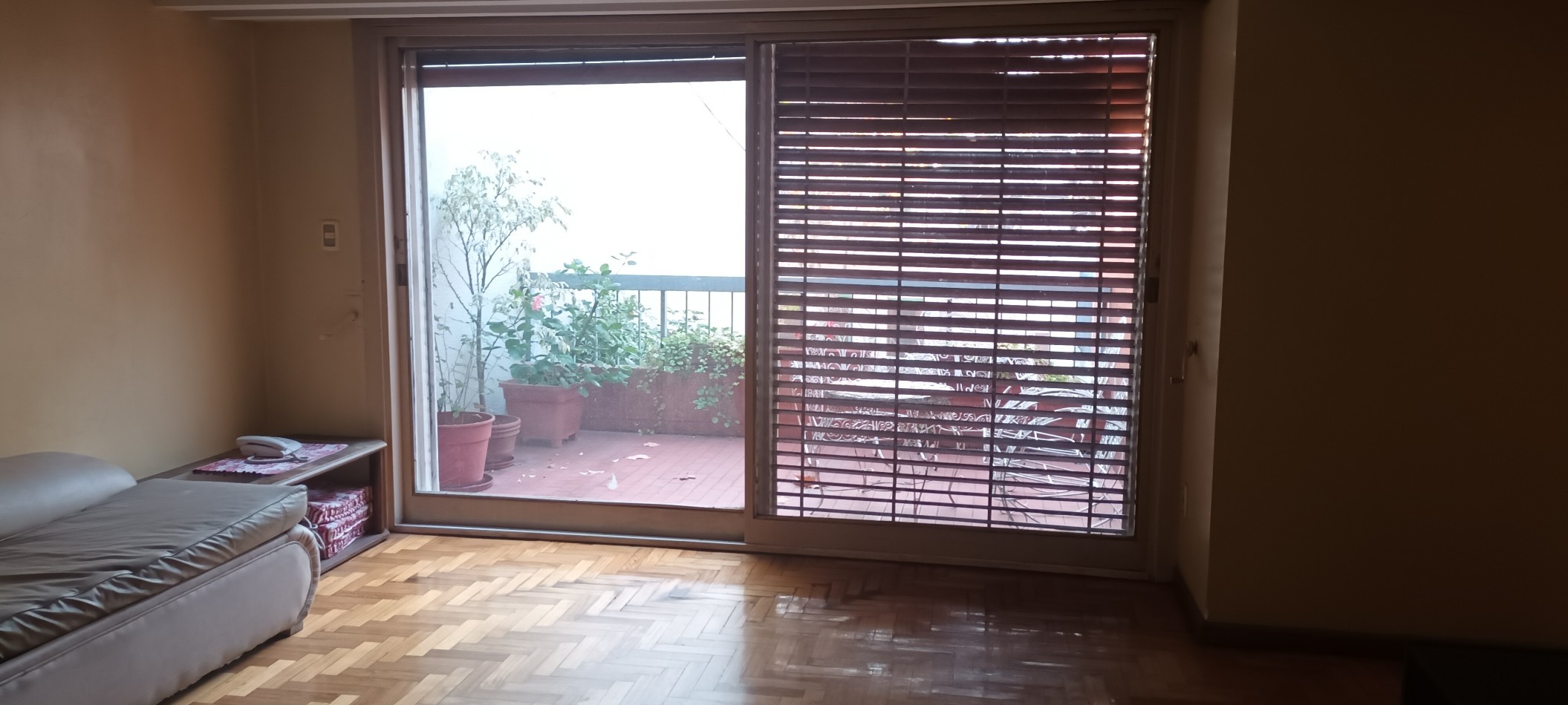 Casa en venta de 5 ambientes en Villa Urquiza con parque y pileta sobre lote propio 
