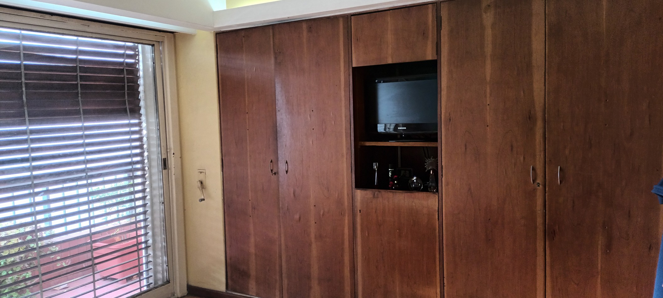 Casa en venta de 5 ambientes en Villa Urquiza con parque y pileta sobre lote propio 