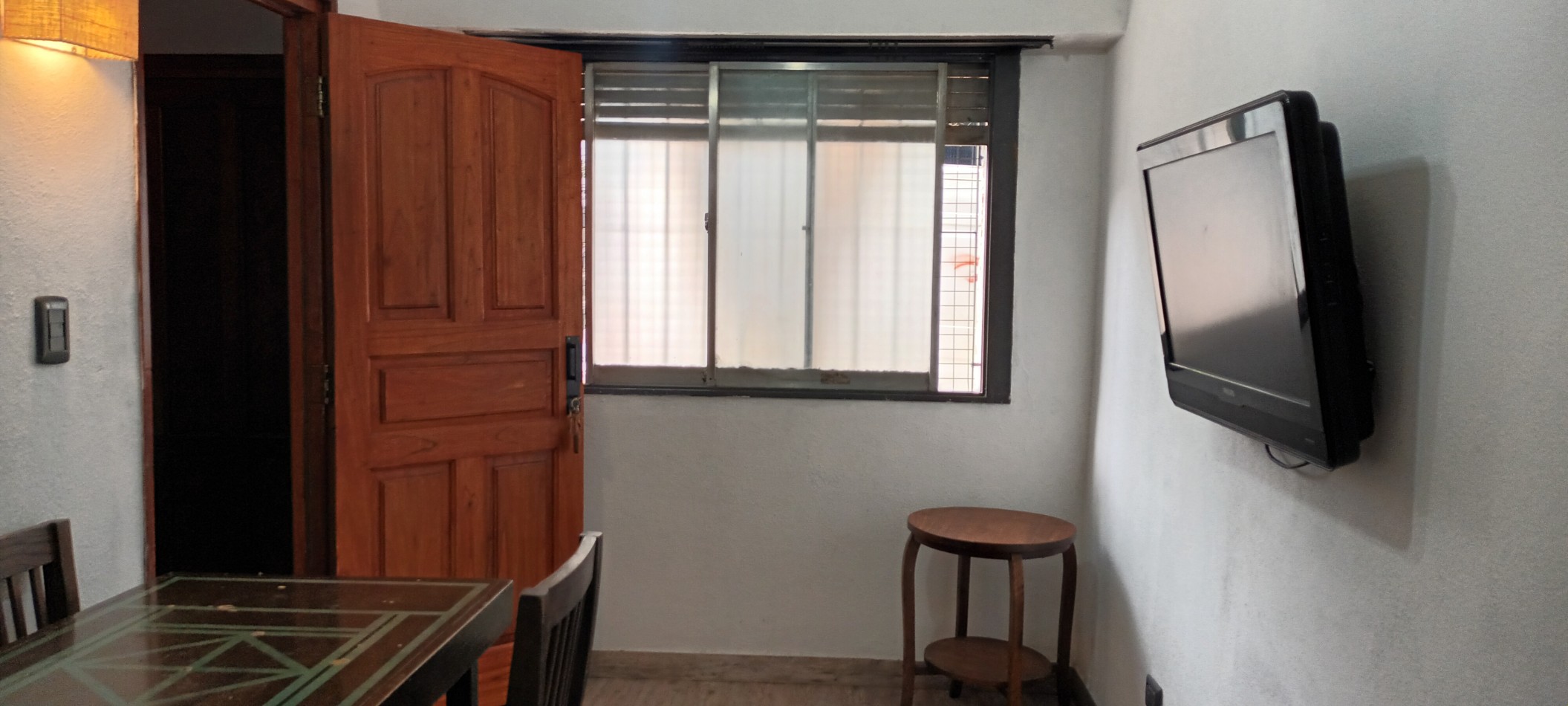 CASA CON DOS DEPTOS INDEPENDIENTES EN VENTA SOBRE LOTE PROPIO EN FLORES CON PATIO Y TERRAZA