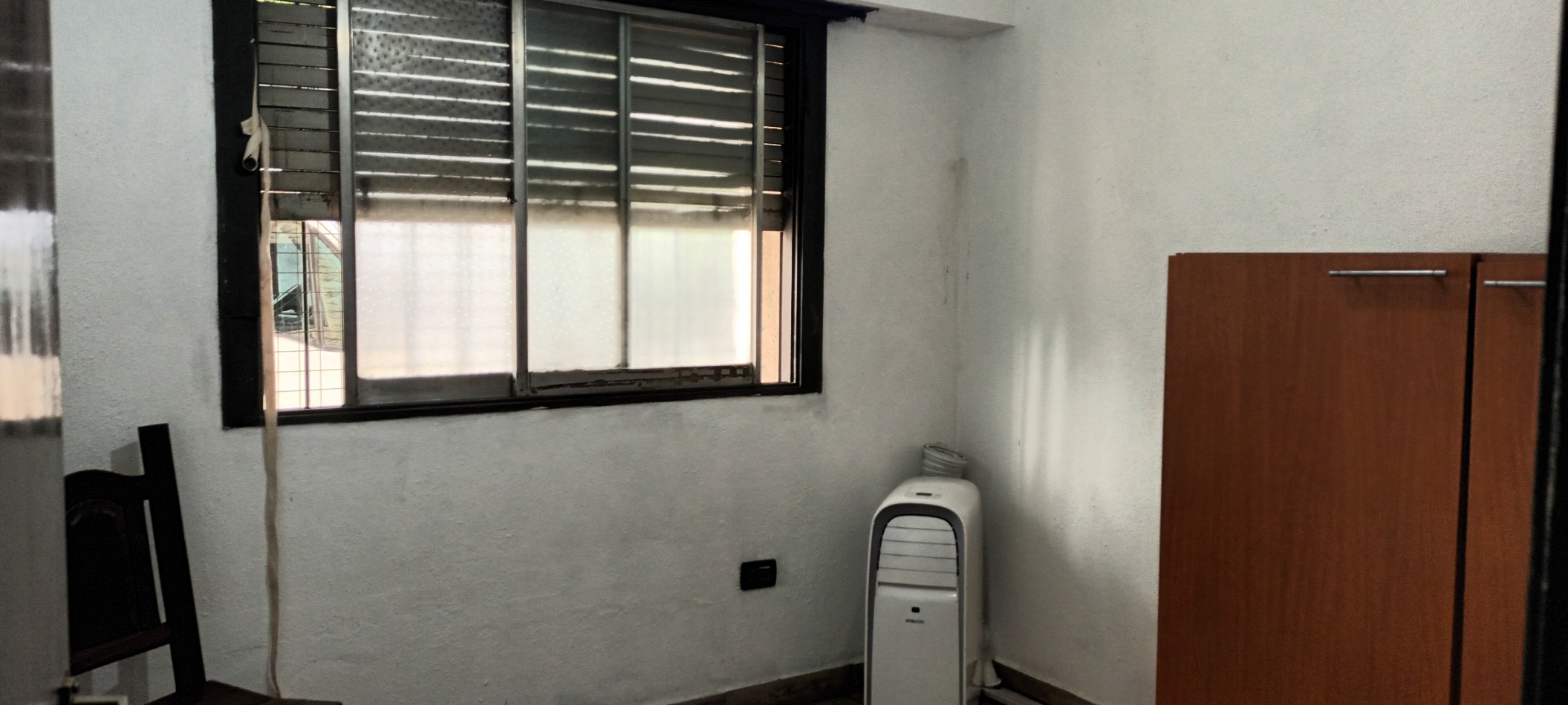 CASA CON DOS DEPTOS INDEPENDIENTES EN VENTA SOBRE LOTE PROPIO EN FLORES CON PATIO Y TERRAZA