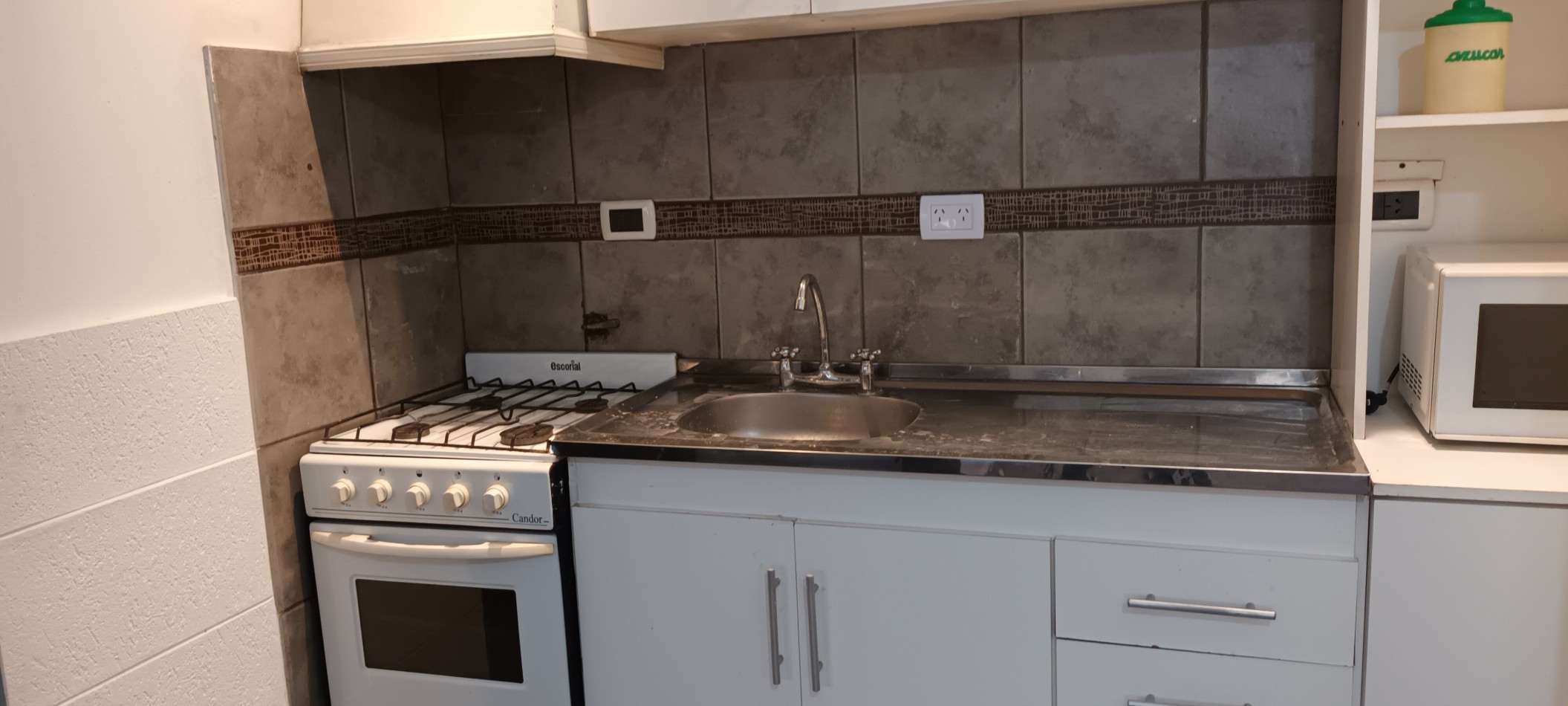 CASA CON DOS DEPTOS INDEPENDIENTES EN VENTA SOBRE LOTE PROPIO EN FLORES CON PATIO Y TERRAZA