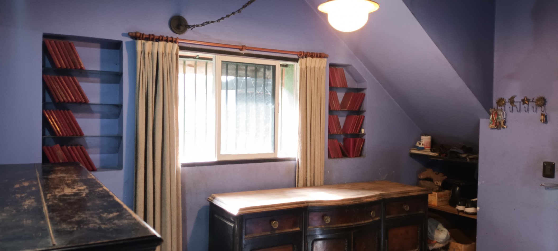 CASA CON DOS DEPTOS INDEPENDIENTES EN VENTA SOBRE LOTE PROPIO EN FLORES CON PATIO Y TERRAZA