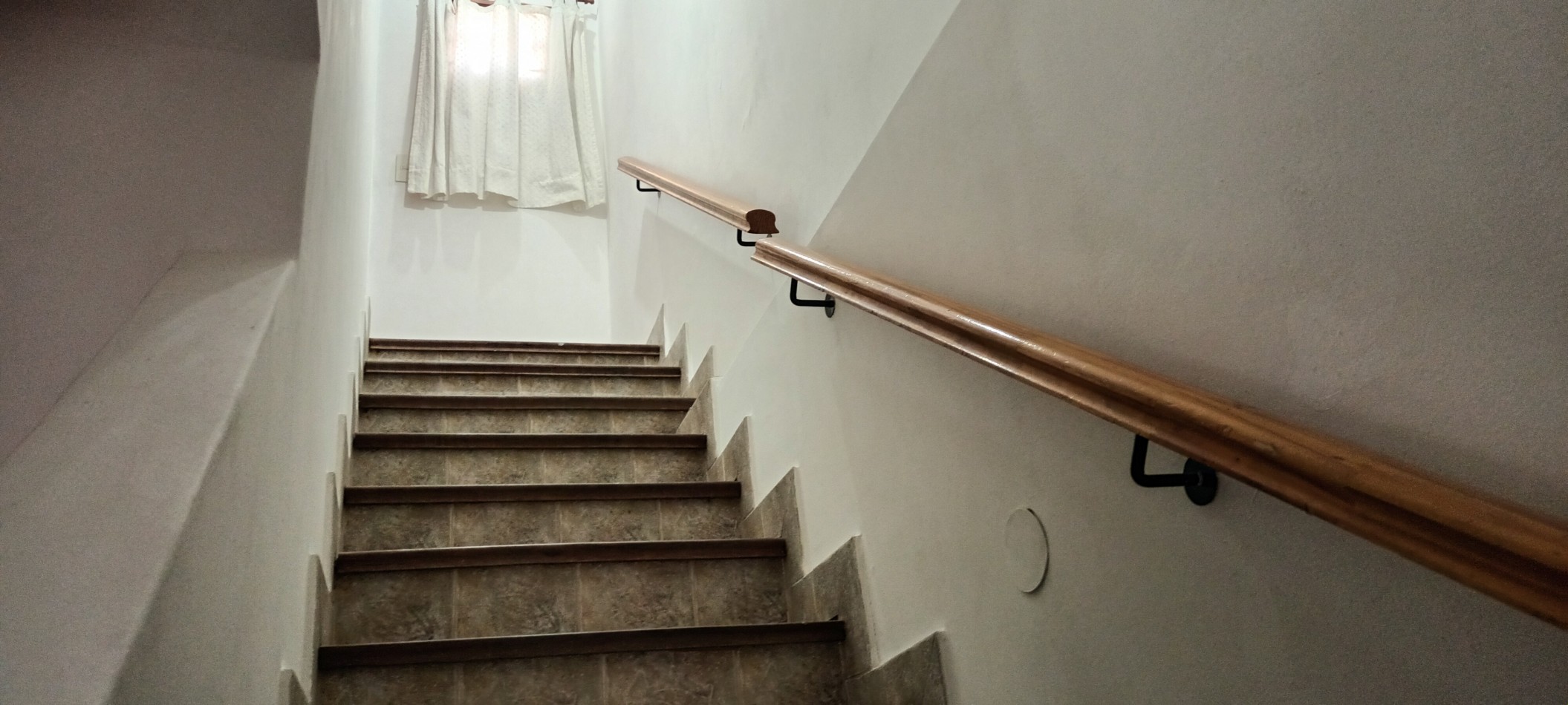 CASA CON DOS DEPTOS INDEPENDIENTES EN VENTA SOBRE LOTE PROPIO EN FLORES CON PATIO Y TERRAZA