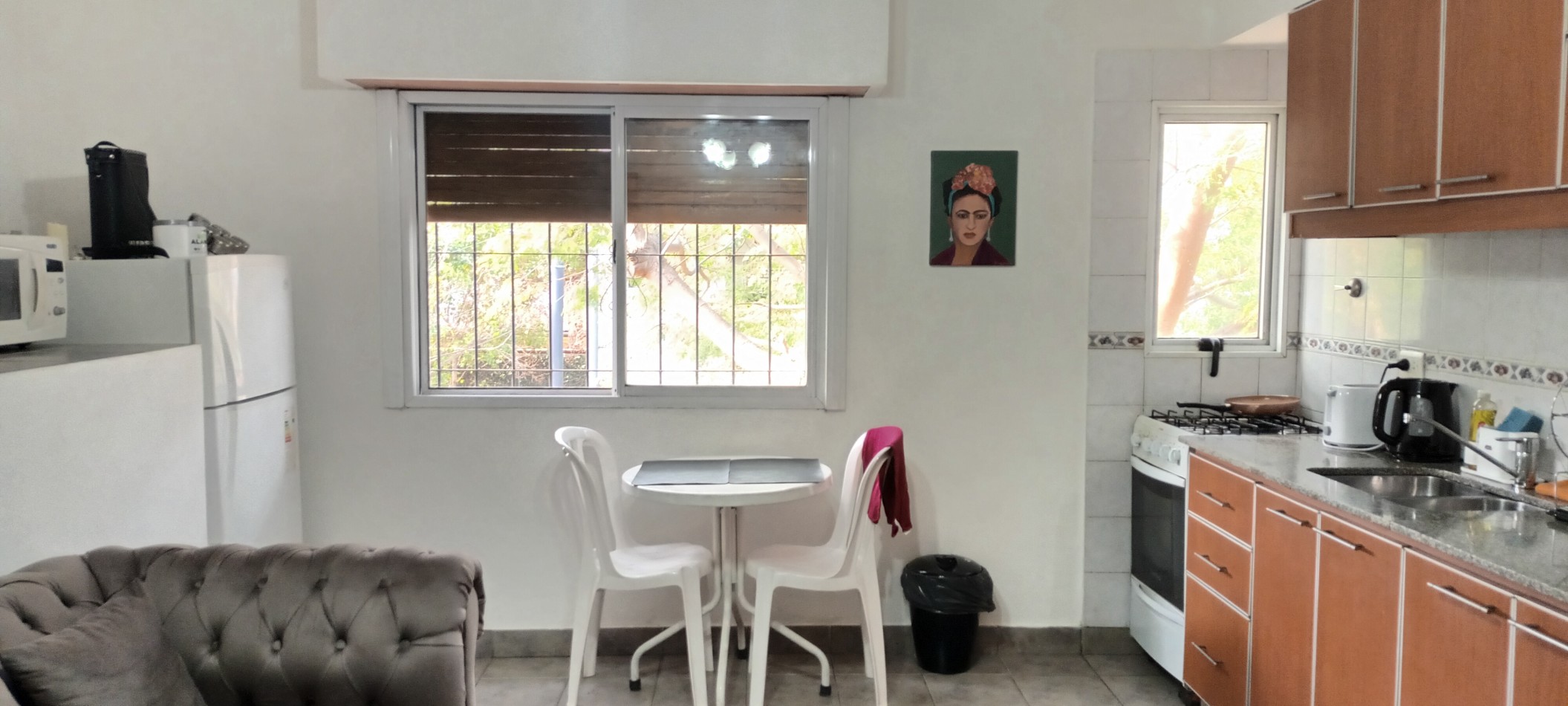 CASA CON DOS DEPTOS INDEPENDIENTES EN VENTA SOBRE LOTE PROPIO EN FLORES CON PATIO Y TERRAZA