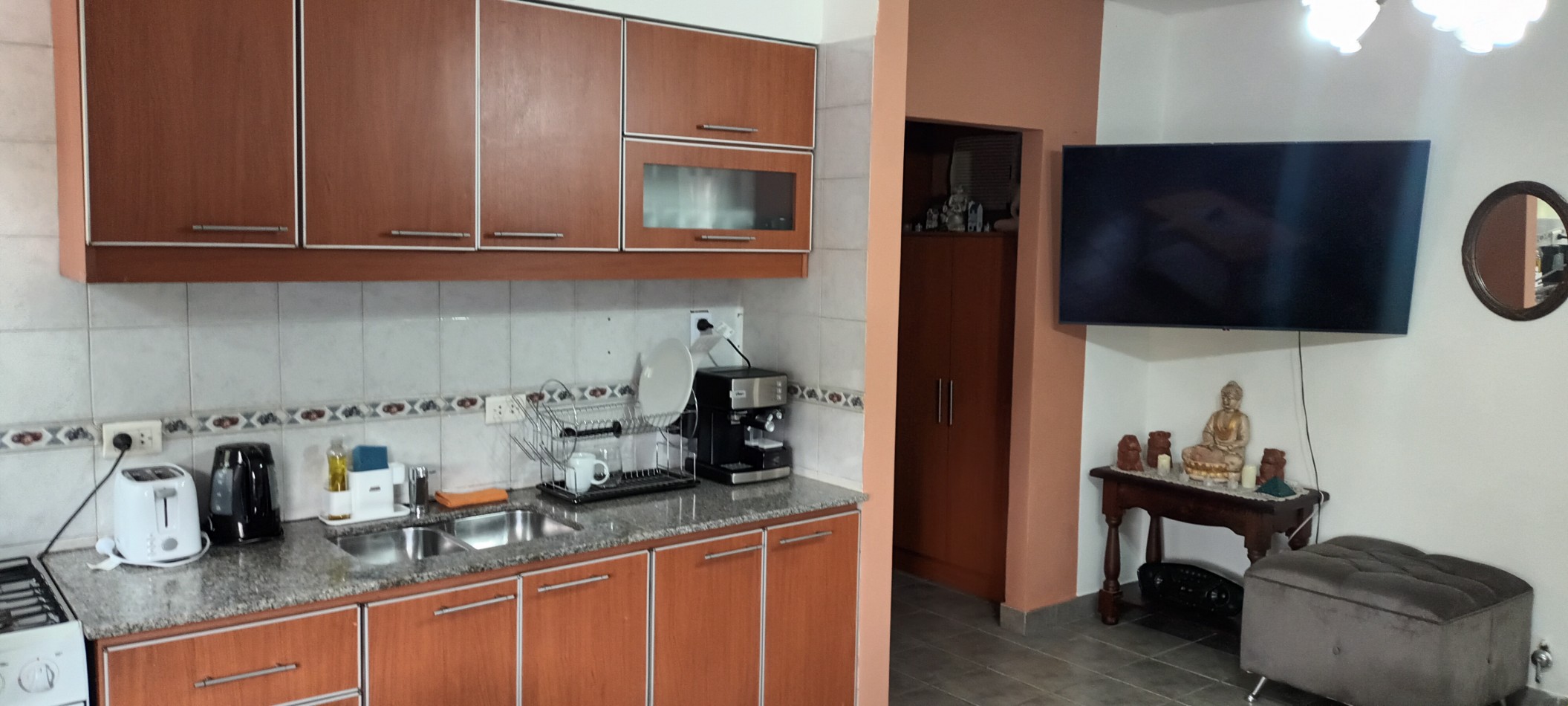 CASA CON DOS DEPTOS INDEPENDIENTES EN VENTA SOBRE LOTE PROPIO EN FLORES CON PATIO Y TERRAZA