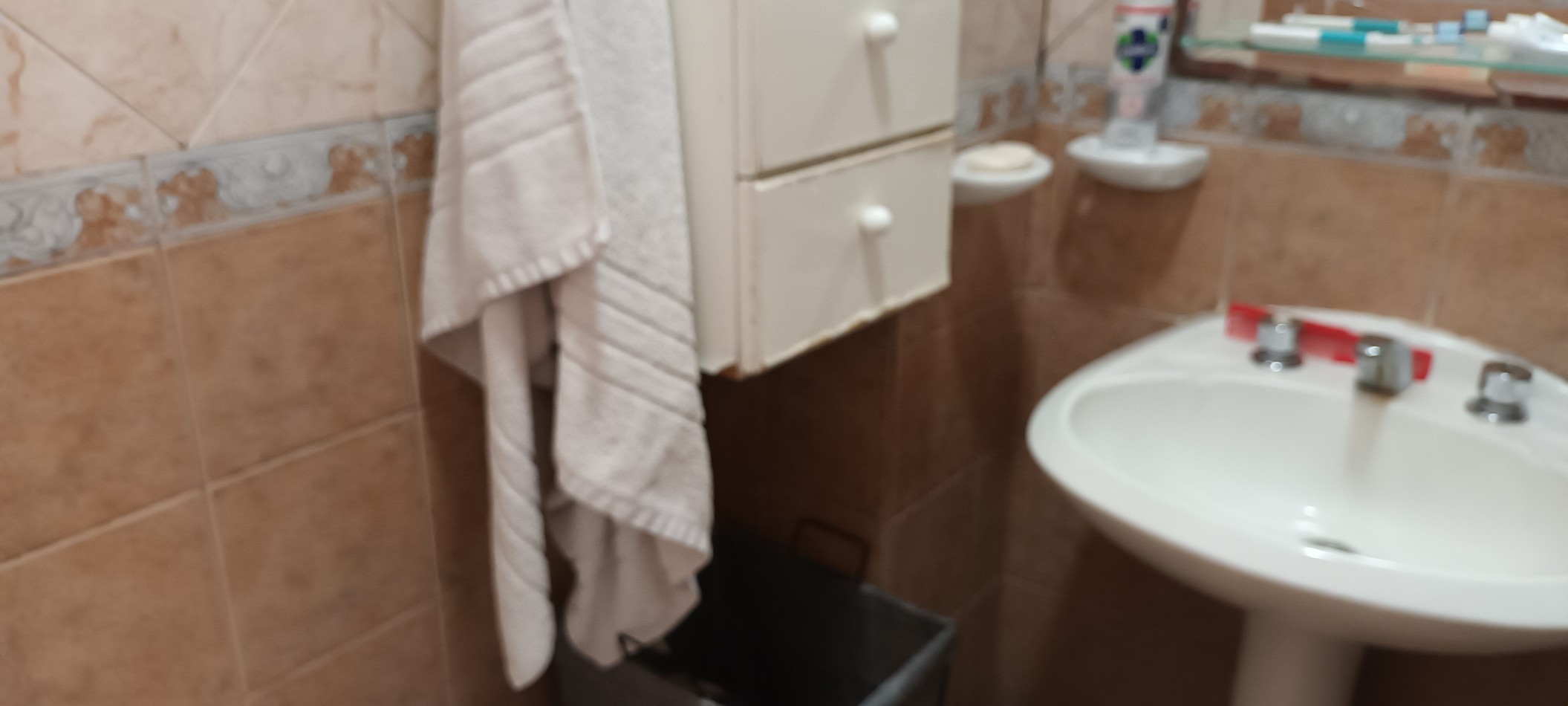 CASA CON DOS DEPTOS INDEPENDIENTES EN VENTA SOBRE LOTE PROPIO EN FLORES CON PATIO Y TERRAZA