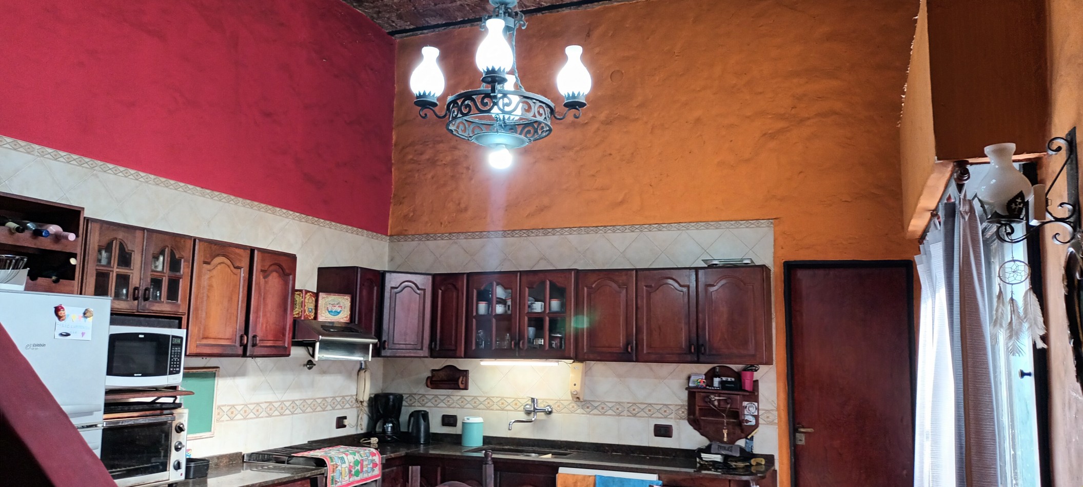 CASA CON DOS DEPTOS INDEPENDIENTES EN VENTA SOBRE LOTE PROPIO EN FLORES CON PATIO Y TERRAZA