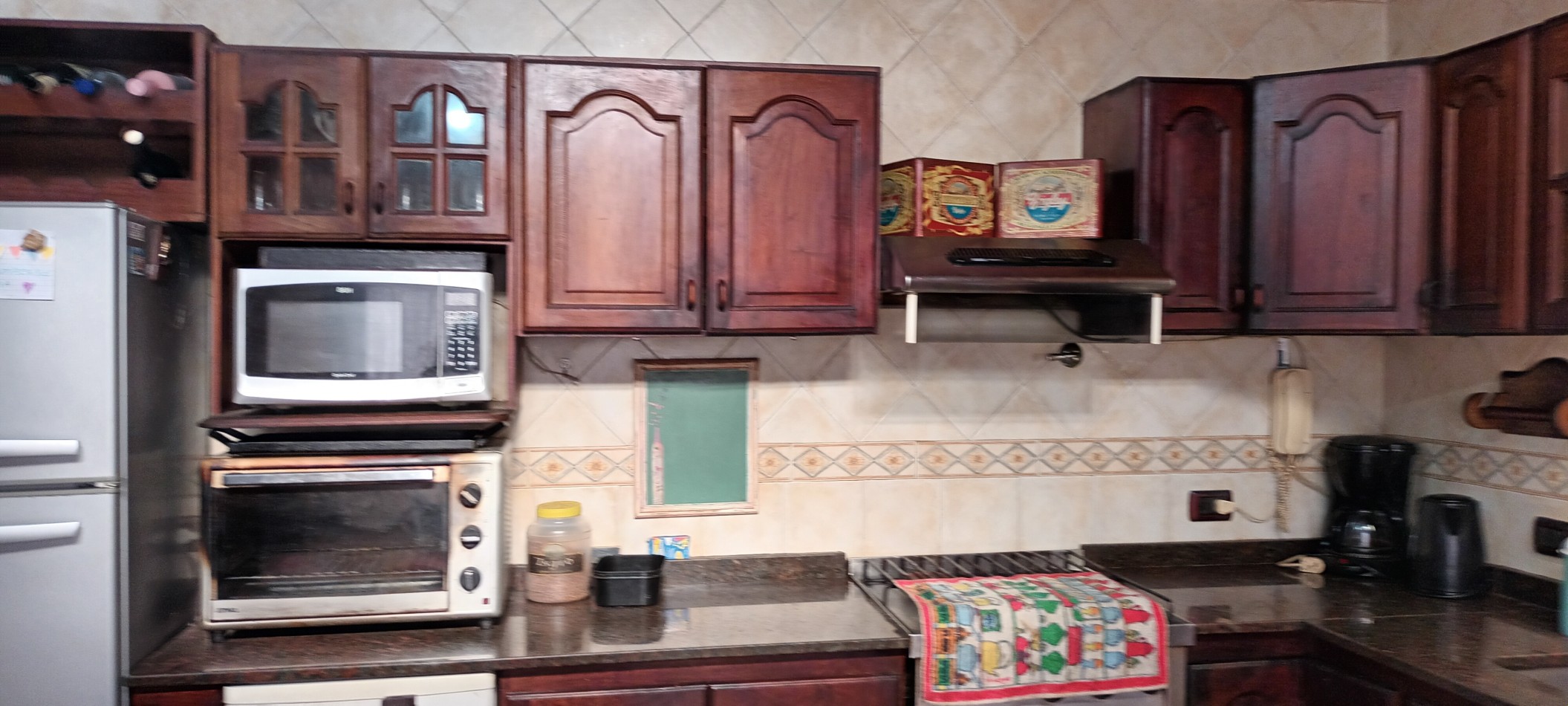 CASA CON DOS DEPTOS INDEPENDIENTES EN VENTA SOBRE LOTE PROPIO EN FLORES CON PATIO Y TERRAZA