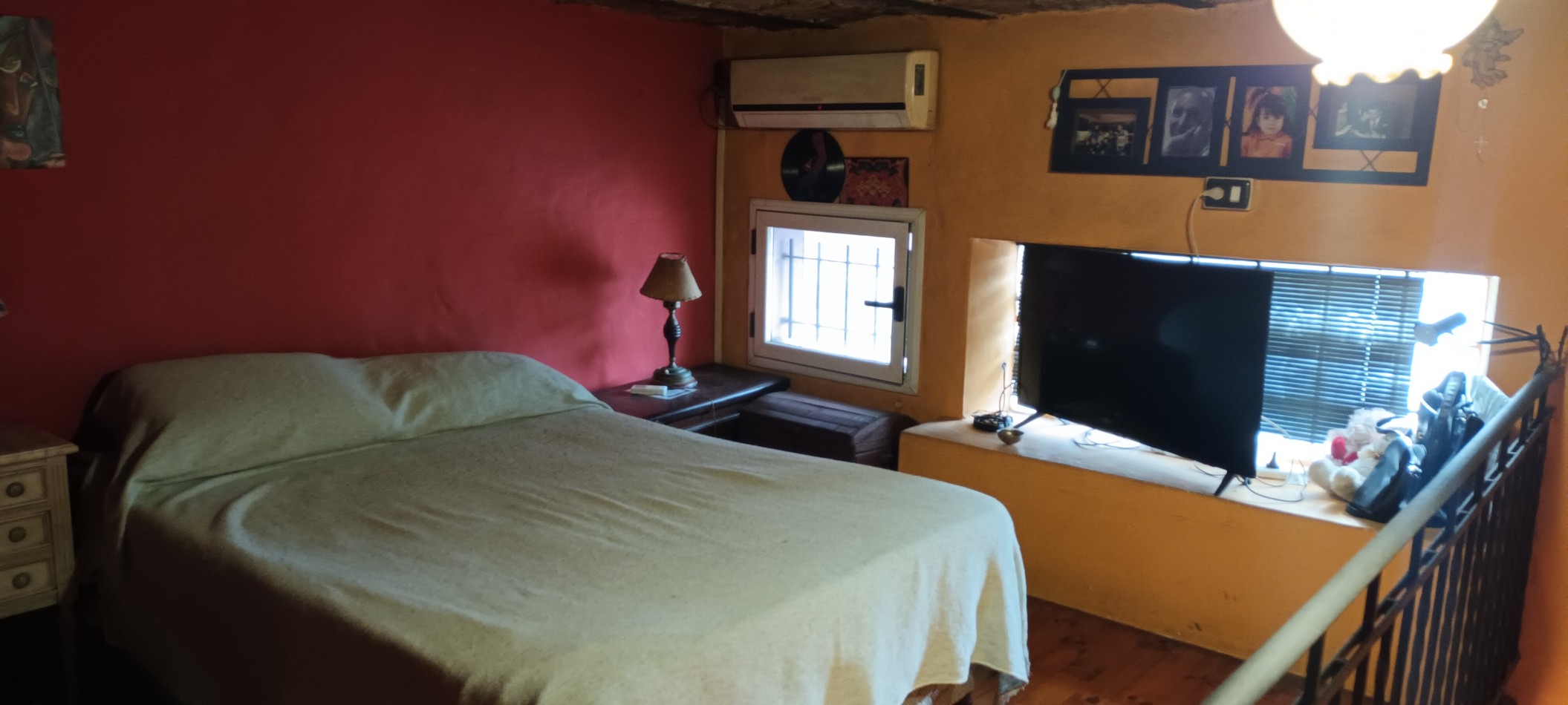 CASA CON DOS DEPTOS INDEPENDIENTES EN VENTA SOBRE LOTE PROPIO EN FLORES CON PATIO Y TERRAZA