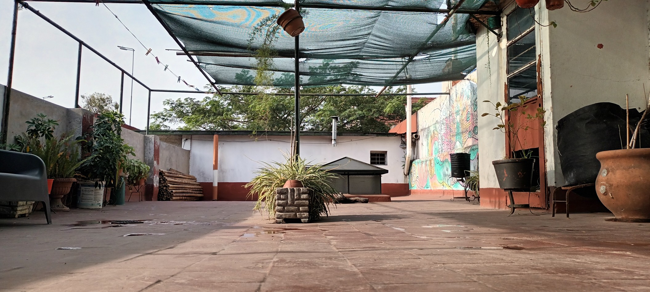 CASA CON DOS DEPTOS INDEPENDIENTES EN VENTA SOBRE LOTE PROPIO EN FLORES CON PATIO Y TERRAZA