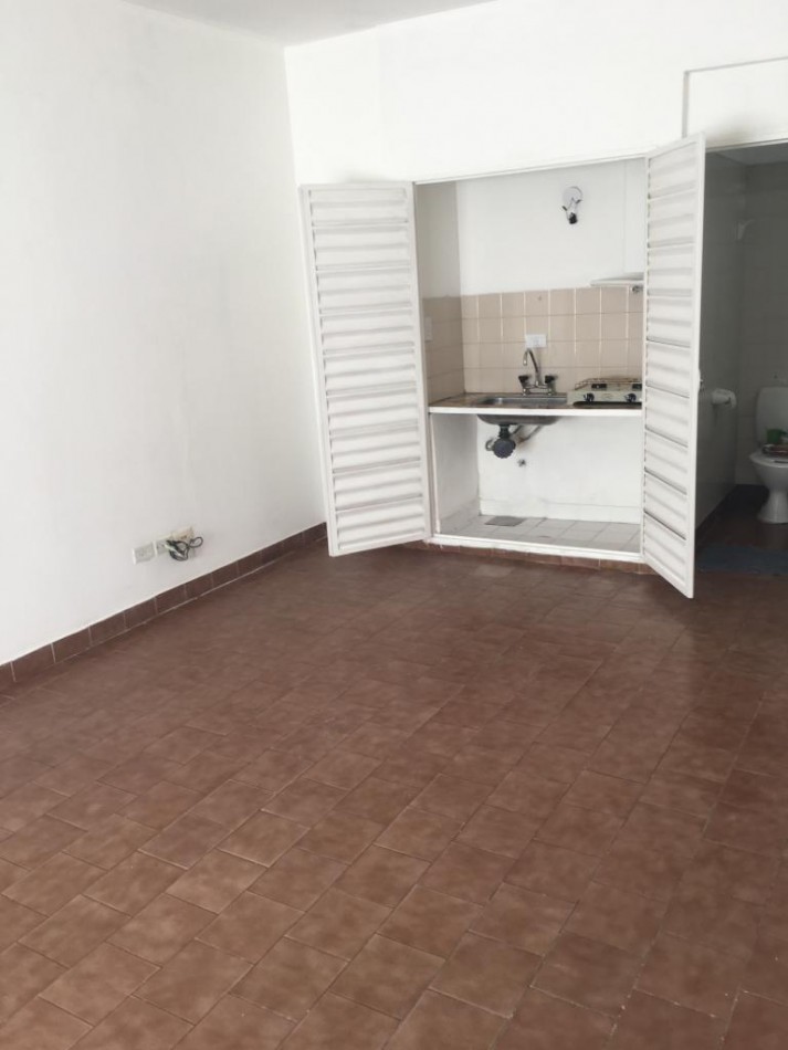 OFICINA VENTA EN PALERMO HOLLYWOOD APTO CREDITO PB CON PATIO 