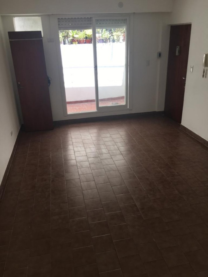 OFICINA VENTA EN PALERMO HOLLYWOOD APTO CREDITO PB CON PATIO 