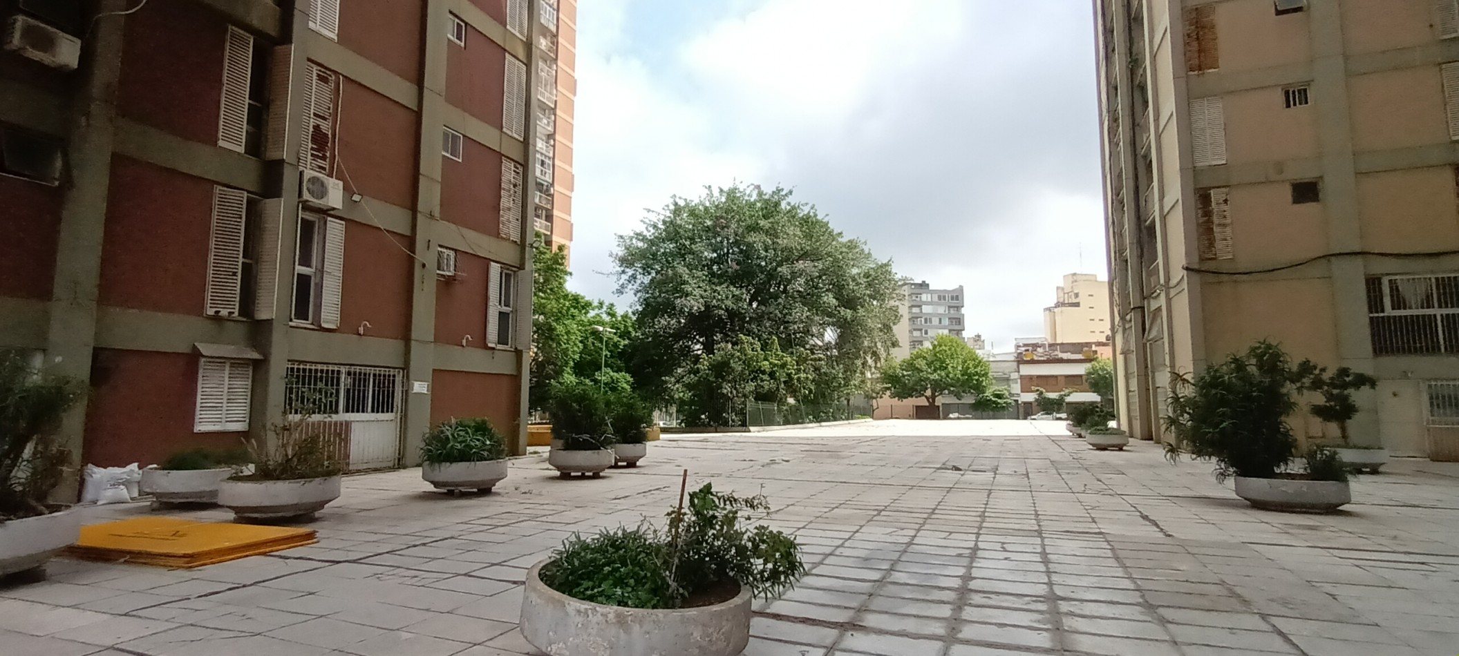 DEPARTAMENTO EN VENTA DE 4 AMBIENTES CON BALCON PISO ALTO VISTA ABIERTA EN  PARQUE PATRICIOS