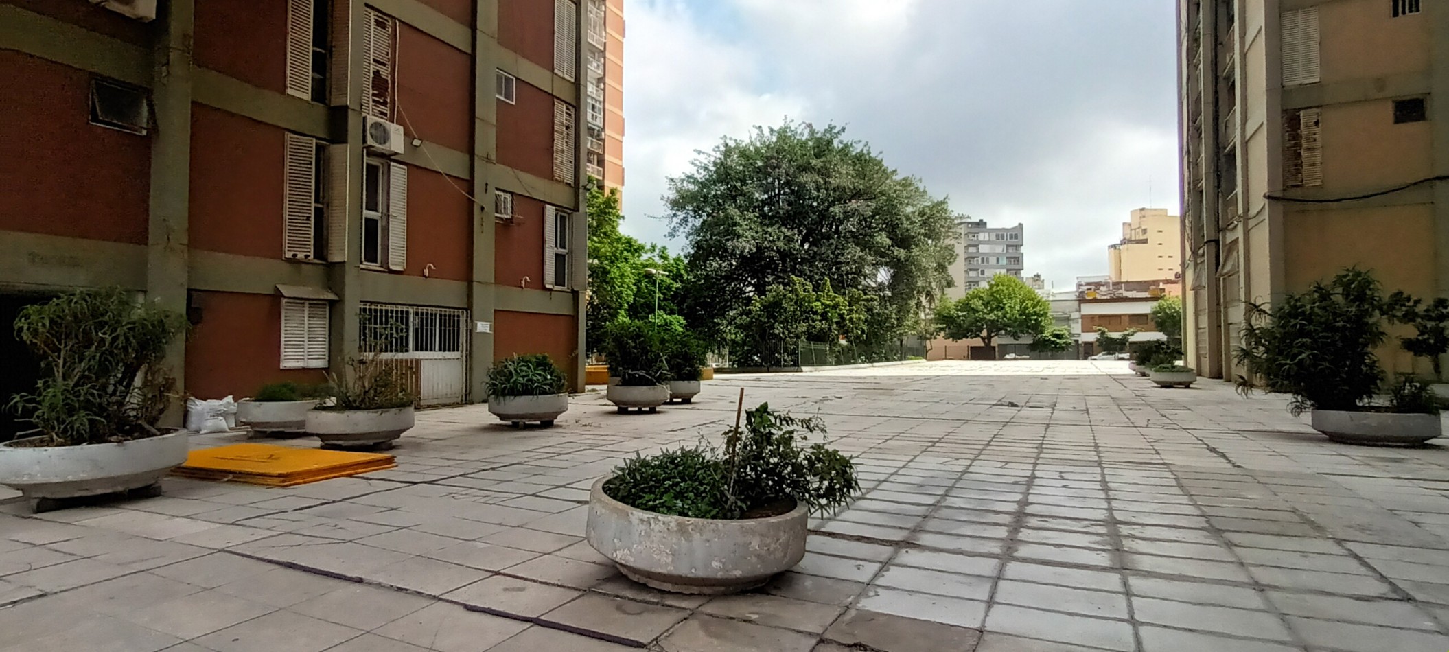 DEPARTAMENTO EN VENTA DE 4 AMBIENTES CON BALCON PISO ALTO VISTA ABIERTA EN  PARQUE PATRICIOS
