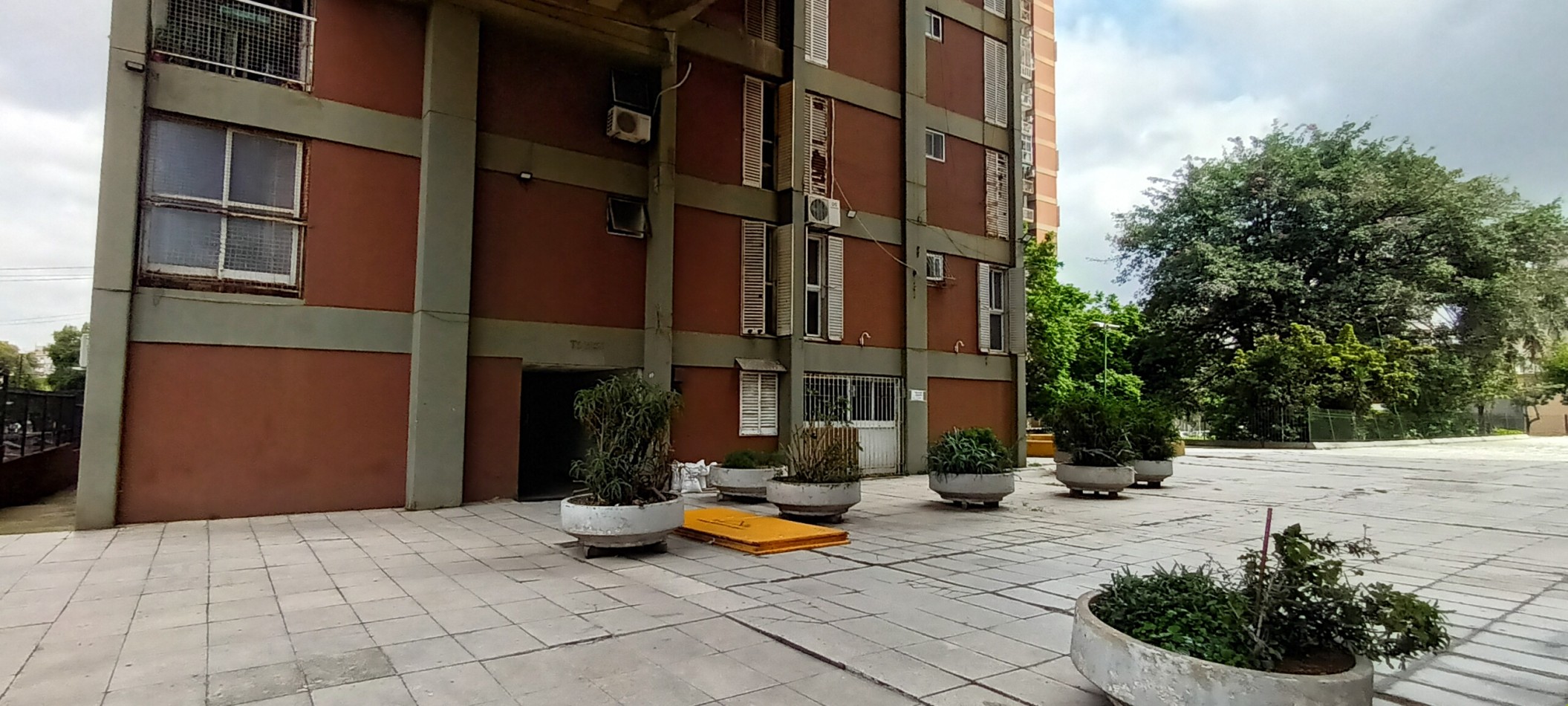 DEPARTAMENTO EN VENTA DE 4 AMBIENTES CON BALCON PISO ALTO VISTA ABIERTA EN  PARQUE PATRICIOS