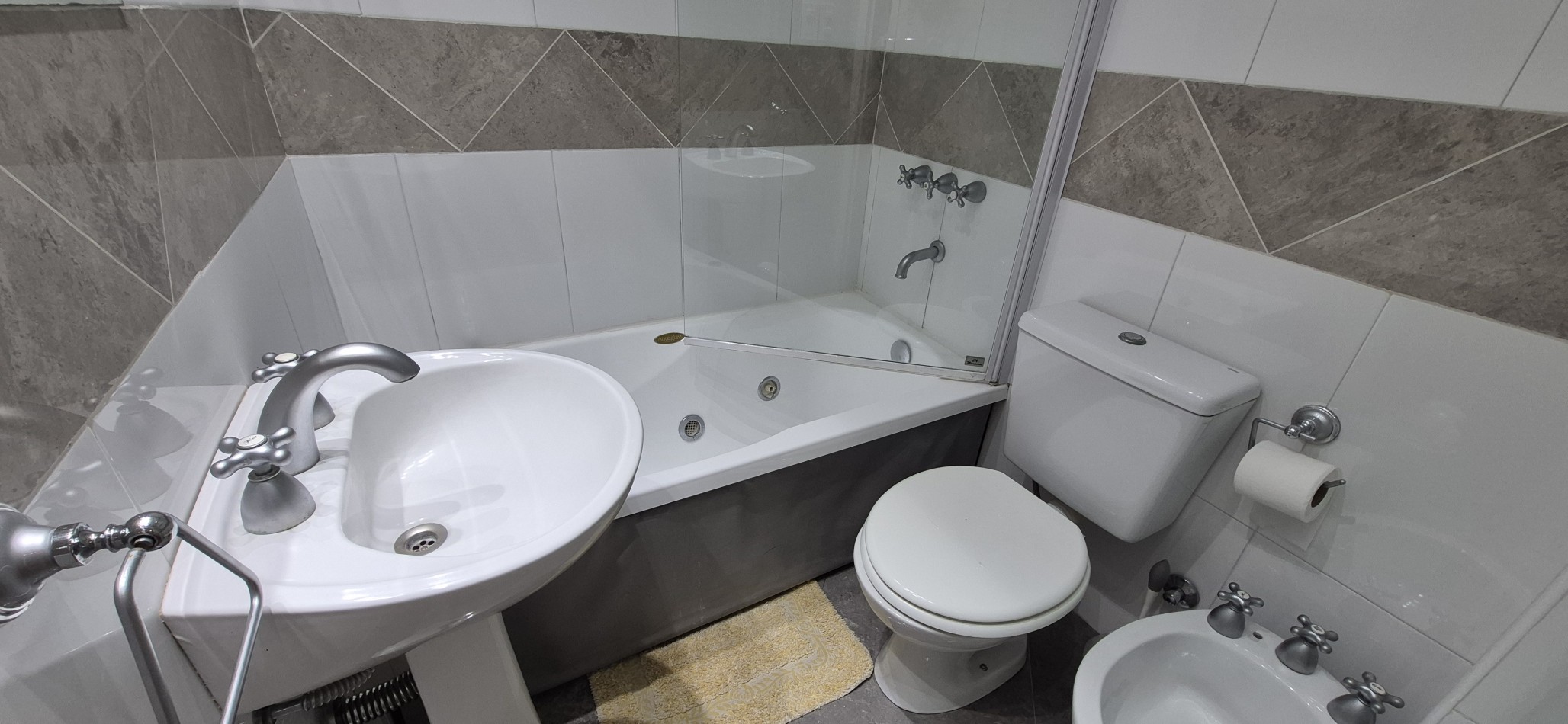 DEPARTAMENTO EN  VENTA DE 4 AMBIENTES  EN LA MEJOR ZONA DE PALERMO CON BALCON , COCHERA , PATIO Y BAULERA