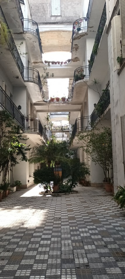 DEPARTAMENTO EN VENTA DE 4 AMBIENTES CON ESCRITORIO EN FAMOSO PASAJE GENERAL PAZ BARRIO COLEGIALES
