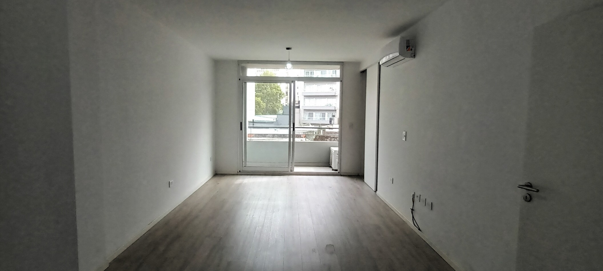 OFICINA LUMINOSA EN VENTA EN CABALLITO,  PARQUE CENTENARIO . EDIFICIO MODERNO 