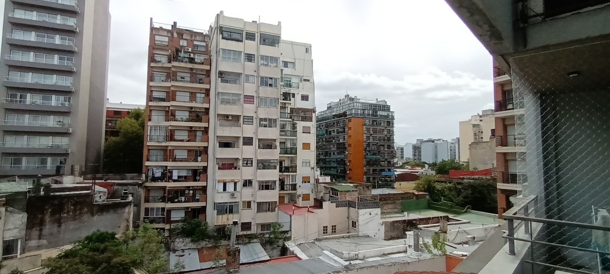 OFICINA LUMINOSA EN VENTA EN CABALLITO,  PARQUE CENTENARIO . EDIFICIO MODERNO 