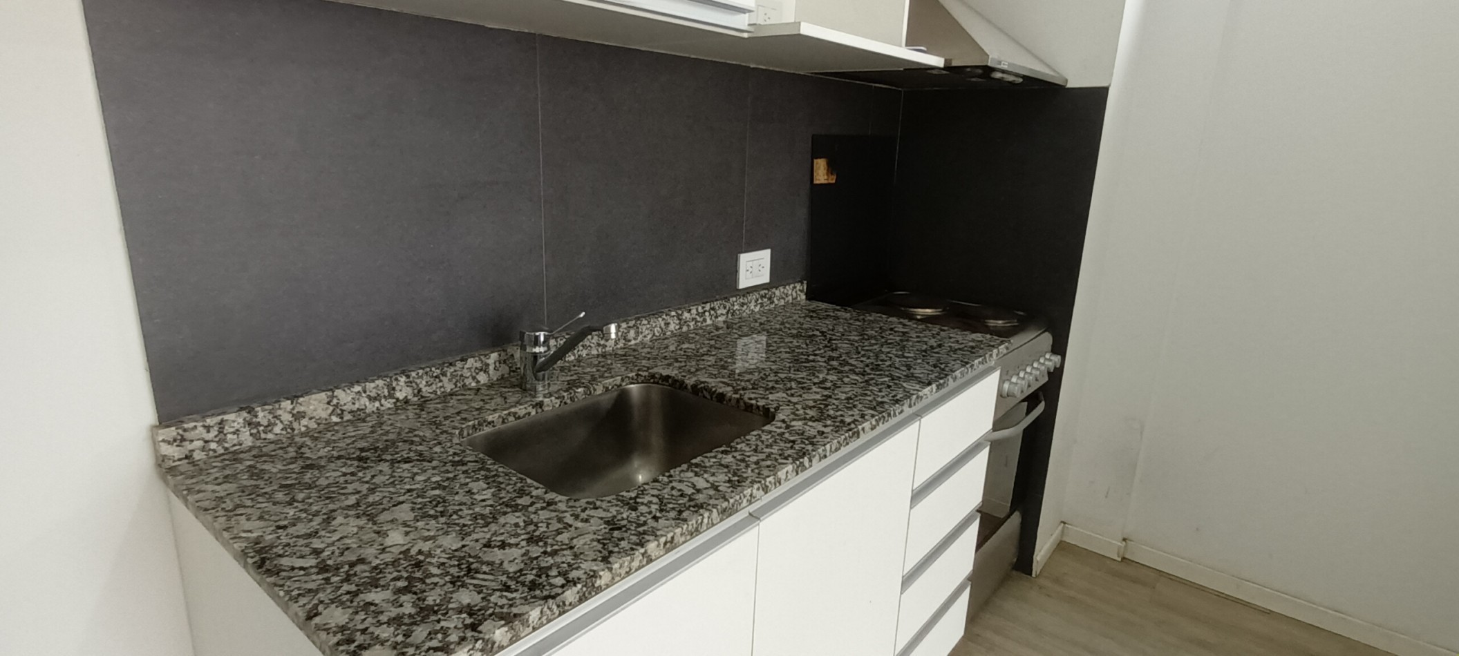 OFICINA LUMINOSA EN VENTA EN CABALLITO,  PARQUE CENTENARIO . EDIFICIO MODERNO 