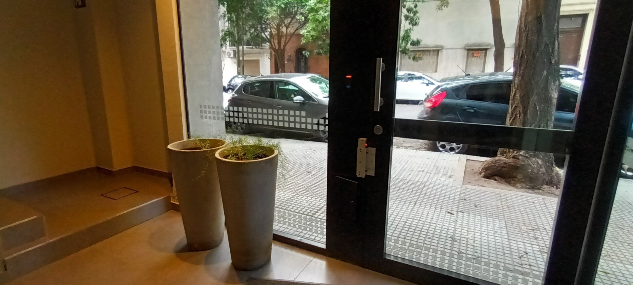 OFICINA LUMINOSA EN VENTA EN CABALLITO,  PARQUE CENTENARIO . EDIFICIO MODERNO 