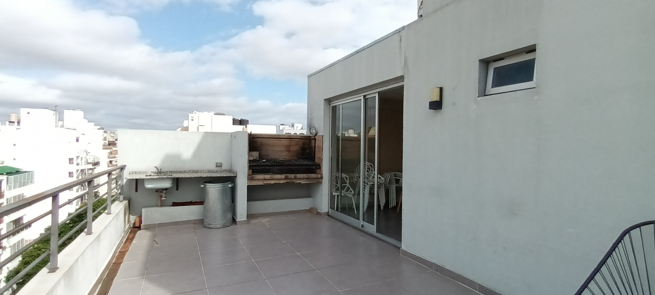 OFICINA LUMINOSA EN VENTA EN CABALLITO,  PARQUE CENTENARIO . EDIFICIO MODERNO 