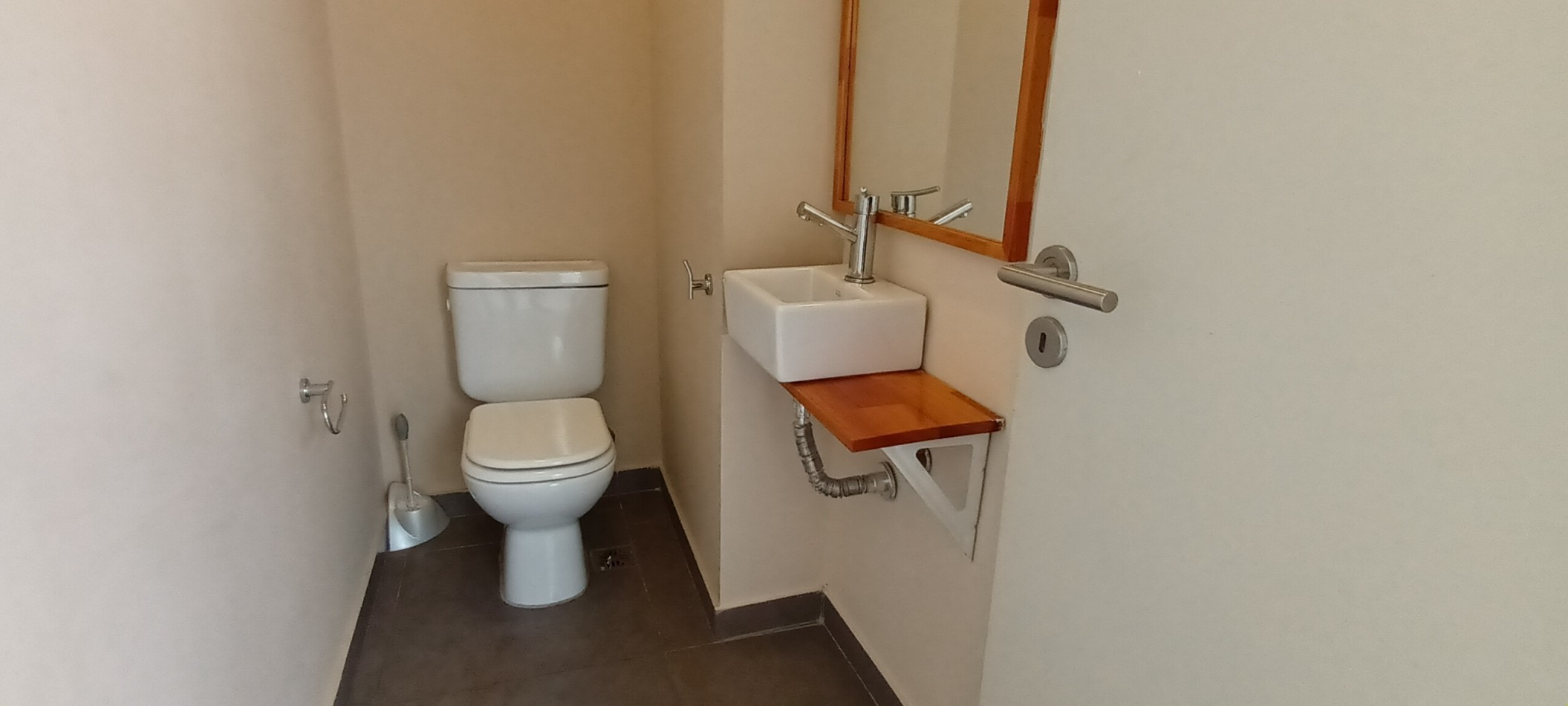 OFICINA LUMINOSA EN VENTA EN CABALLITO,  PARQUE CENTENARIO . EDIFICIO MODERNO 