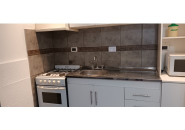 CASA CON DOS DEPTOS INDEPENDIENTES EN VENTA SOBRE LOTE PROPIO EN FLORES CON PATIO Y TERRAZA
